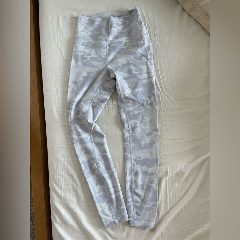Women’s White/Gray camo legging full length size 4